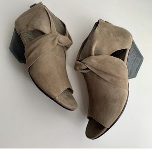 Eileen Fisher Anise Cut Out Gray Suede Sandal  6.5
